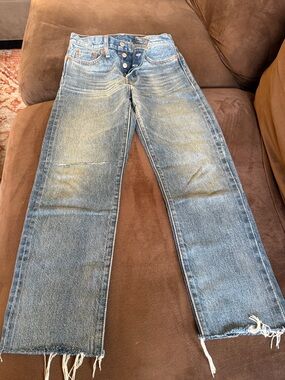 Levi's woMen's Distressed Light Blue Straight Jeans